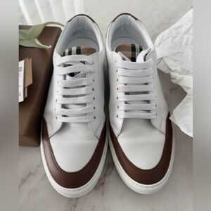 Authentic Burberry women’s lace up low top sneakers